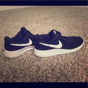 Nike tanjuns-size 8.5